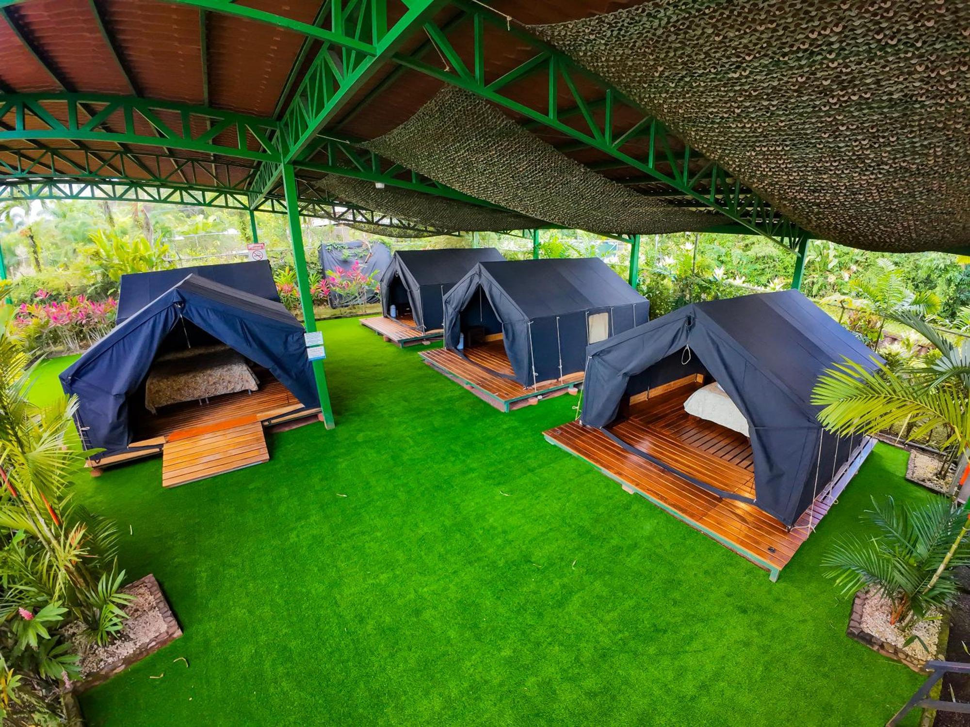 Arenal Backpackers Resort Ла Фортуна Экстерьер фото Eco-Tents at the resort