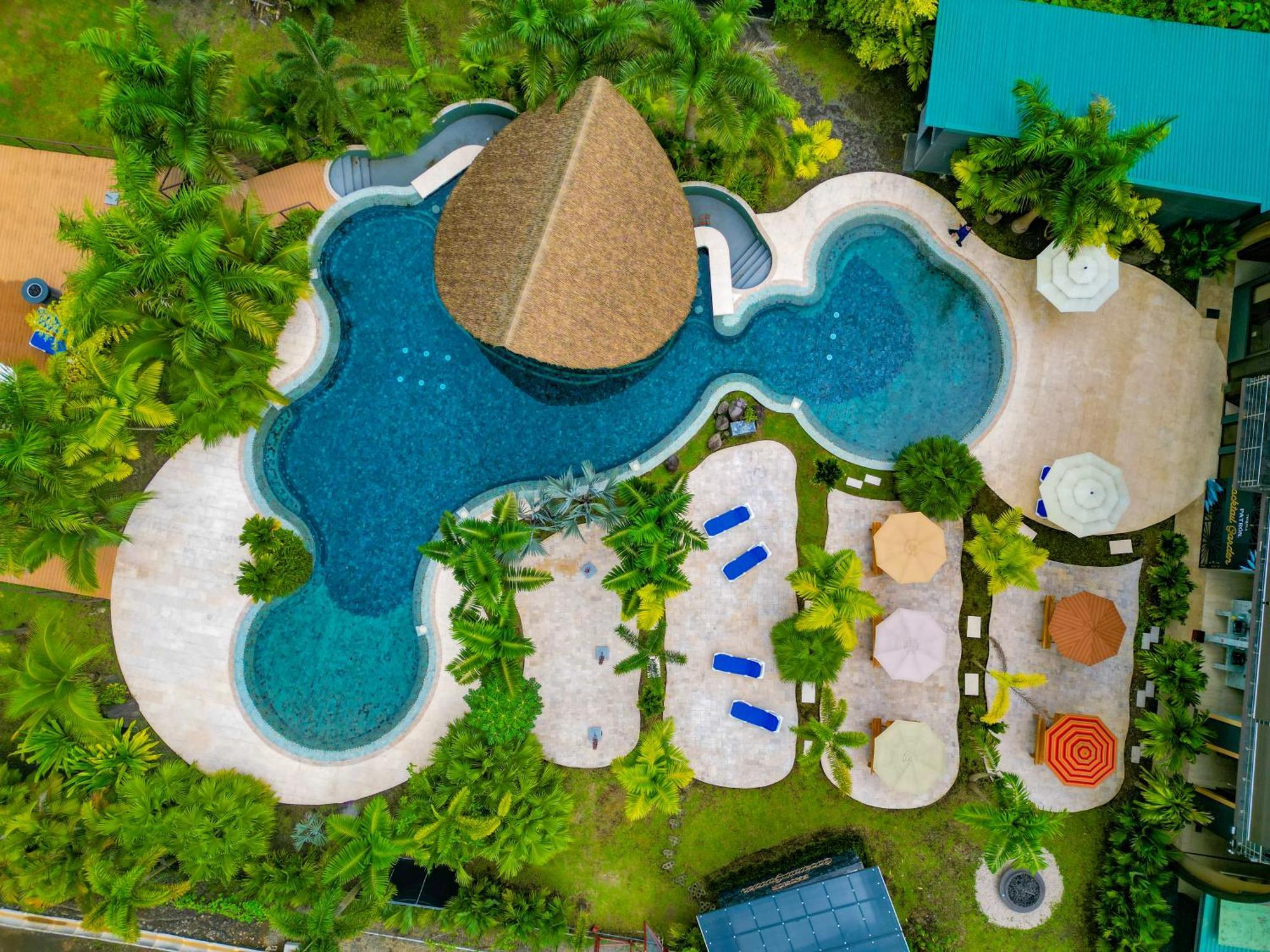 Arenal Backpackers Resort Ла Фортуна Экстерьер фото Aerial view of the resort