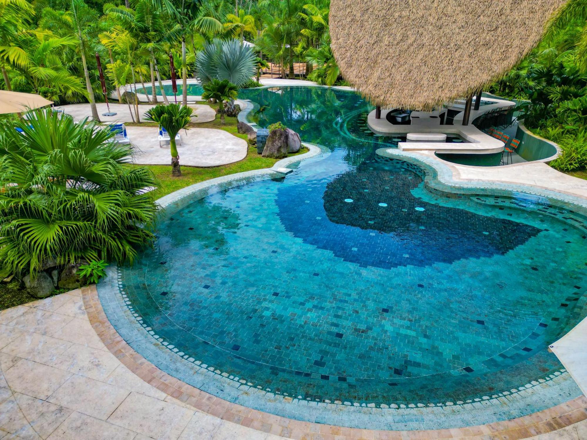 Arenal Backpackers Resort Ла Фортуна Экстерьер фото The swimming pool at the resort