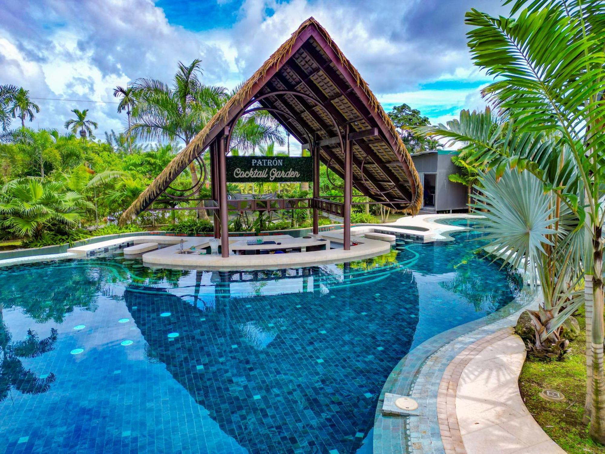 Arenal Backpackers Resort Ла Фортуна Экстерьер фото Pata Black Mountain Golf Resort