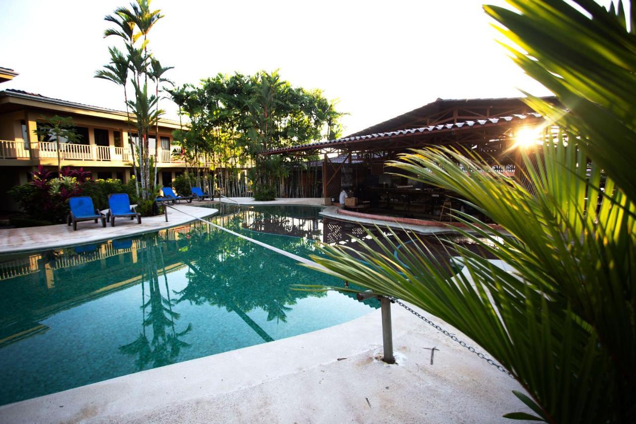 Arenal Backpackers Resort Ла Фортуна Экстерьер фото The swimming pool at the hotel
